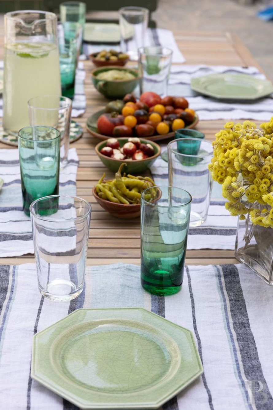 À Cadaqués, en Catalogne, une vaste maison des années 1920 dans le centre du village - photo  n°3